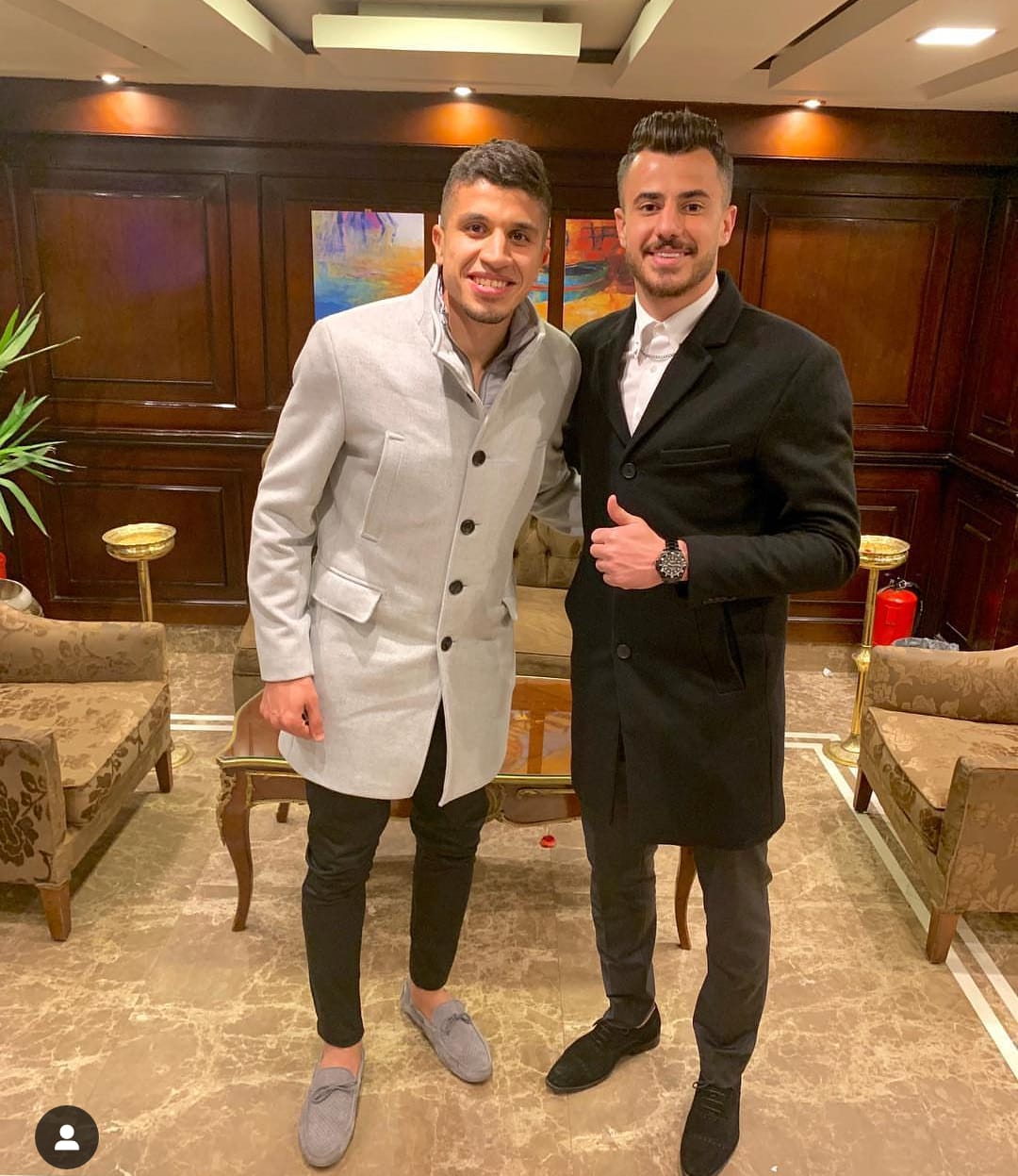 مدافع الزمالك برفقة زميلة محمود الونش مدافع الزمالك برفقة زميلة محمود الونش