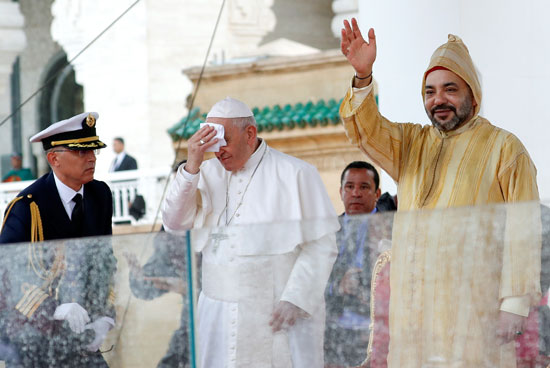 الملك-محمد-السادس-فى-استقبال-البابا-فرانسيس-بالمغرب-(15)