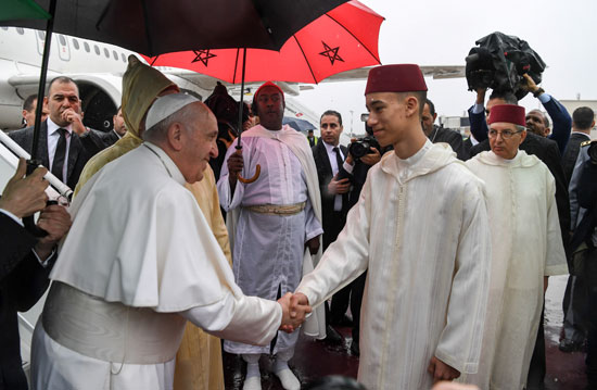 الملك-محمد-السادس-فى-استقبال-البابا-فرانسيس-بالمغرب-(3)