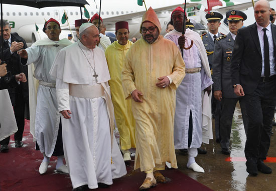 الملك-محمد-السادس-فى-استقبال-البابا-فرانسيس-بالمغرب-(8)