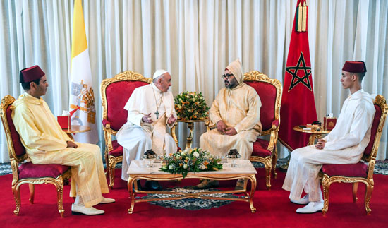 الملك-محمد-السادس-فى-استقبال-البابا-فرانسيس-بالمغرب-(5)
