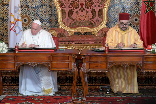 الملك-محمد-السادس-فى-استقبال-البابا-فرانسيس-بالمغرب-(19)