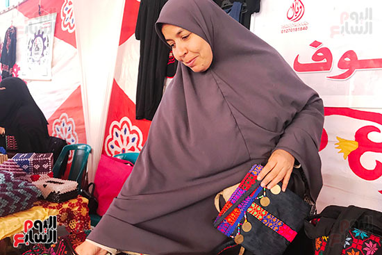 زينب عبدالله سيدة من مدينة العريش بشمال سيناء (2)