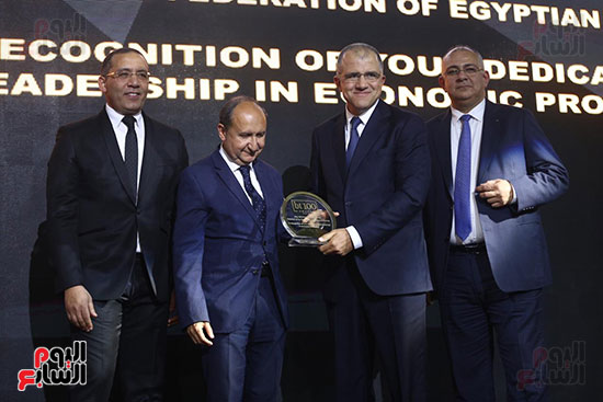 تكريم محمد السويدى رئيس اتحاد الصناعات المصرية بحفل BT100