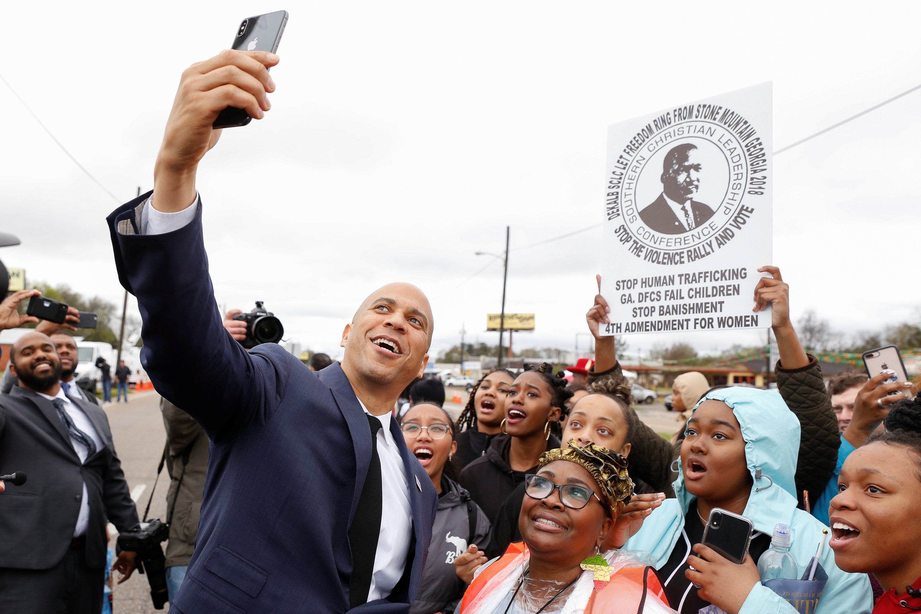 2019-03-03T221005Z_1232155104_RC1A8C9046D0_RTRMADP_3_USA-ELECTION-BOOKER