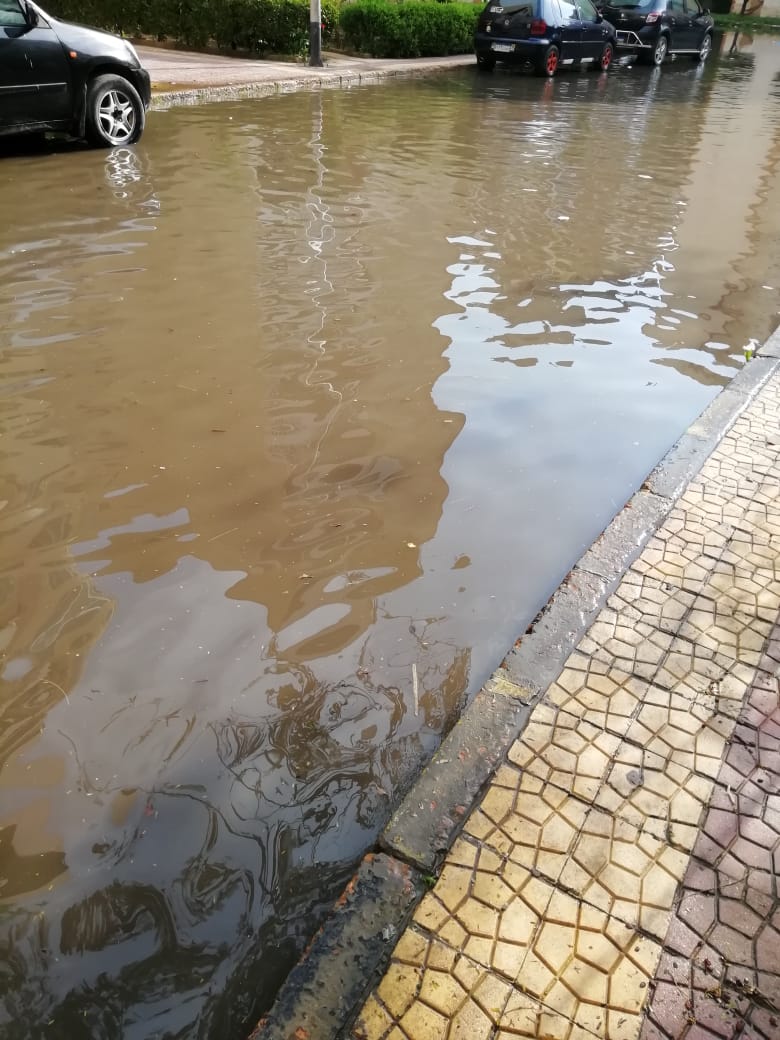 مياه الصرف تغرق شوارع مدينة الضباط