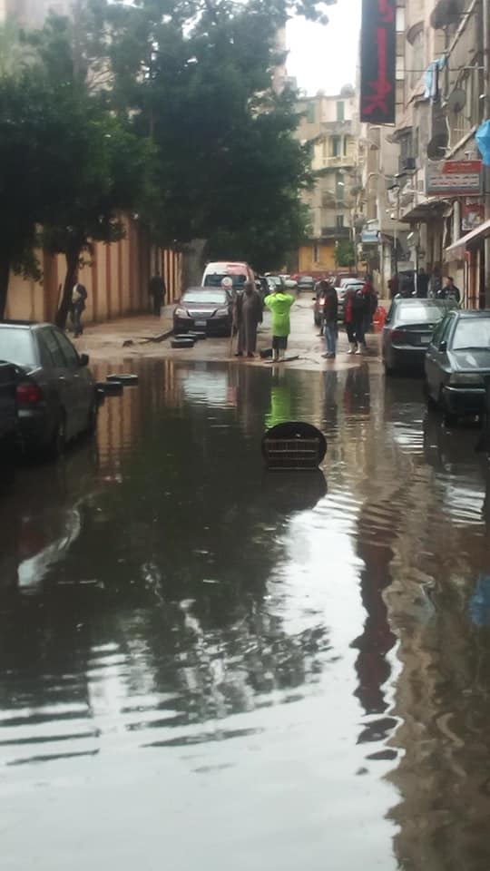 مياه الأمطار تغرق شوارع الإسكندرية (8)
