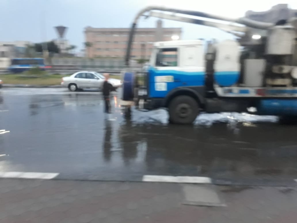 صرف القاهرة والجيزة ينجحان فى التعامل مع مياه الأمطار (4)