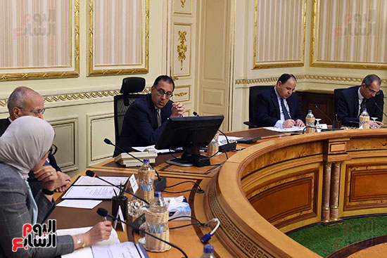 رئيس الوزراء يتابع استعدادات بدء تطبيق منظومة التأمين الصحى فى بورسعيد (4)
