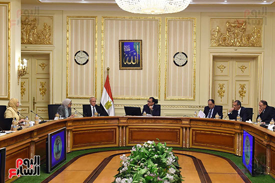 رئيس الوزراء يتابع استعدادات بدء تطبيق منظومة التأمين الصحى فى بورسعيد (2)