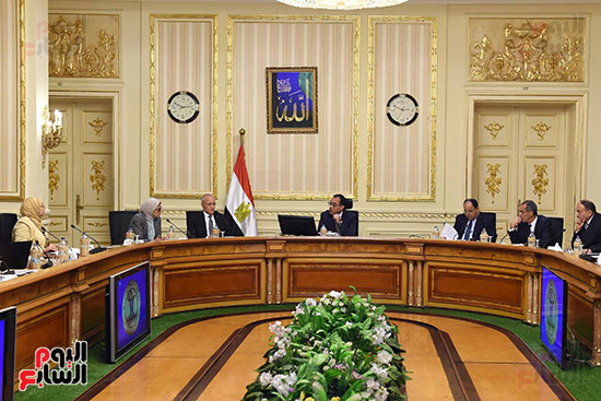 رئيس الوزراء يتابع استعدادات بدء تطبيق منظومة التأمين الصحى فى بورسعيد (1)