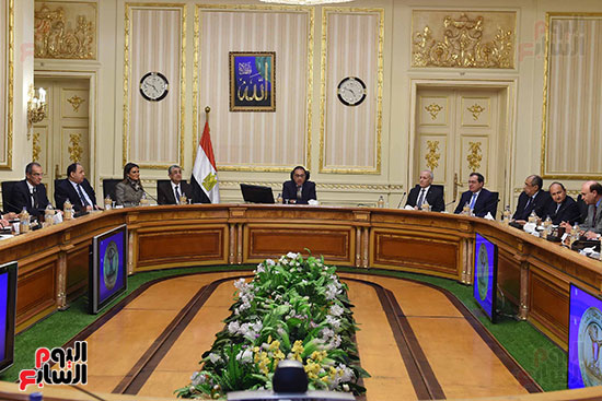 رئيس الوزراء يلتقى ممثلى 40 شركة أمريكية تعمل فى مصر (9)