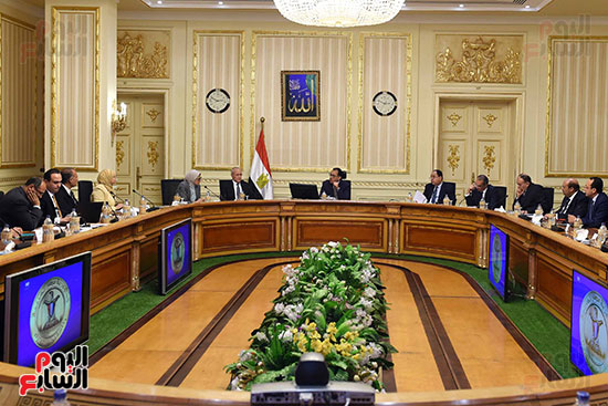 رئيس الوزراء يتابع استعدادات بدء تطبيق منظومة التأمين الصحى فى بورسعيد (3)
