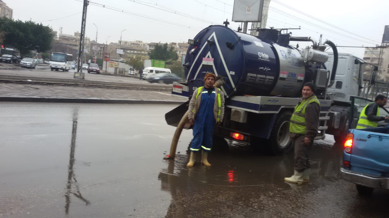 صرف القاهرة والجيزة ينجحان فى التعامل مع مياه الأمطار (10)