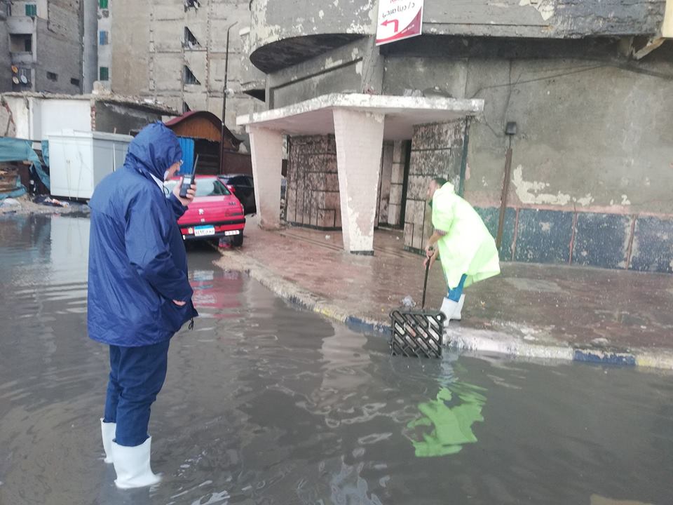 مياه الأمطار تغرق شوارع الإسكندرية (2)