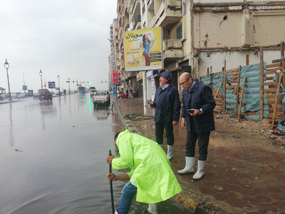 مياه الأمطار تغرق شوارع الإسكندرية (4)