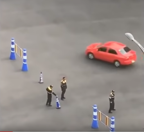 مشهد يظهر استعداد رجال الشرطة للبدء فى اللعب