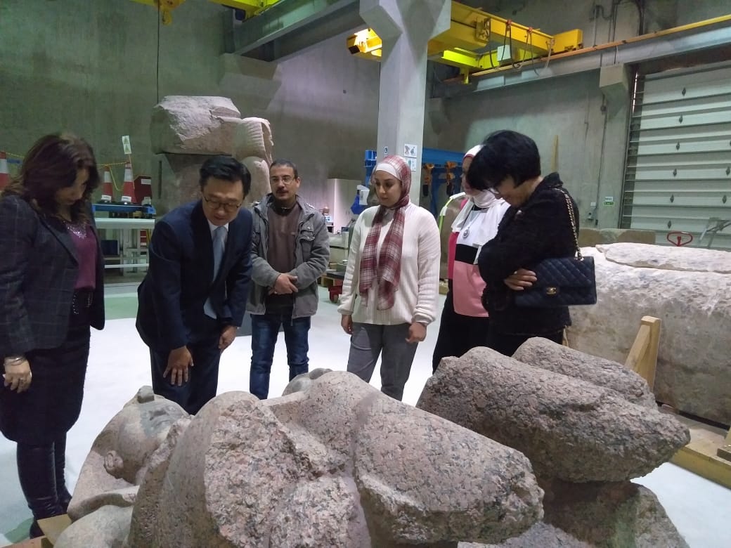 زيارة سفير كوريا الجنوبية بالقاهرة وزوجته  للمتحف المصرى الك (5)