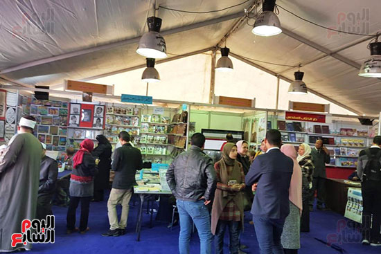 وزيرة الثقافة تفتتح معرض دمنهور للكتاب بالبحيرة (9)