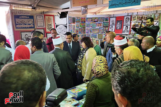 وزيرة الثقافة تفتتح معرض دمنهور للكتاب بالبحيرة (4)