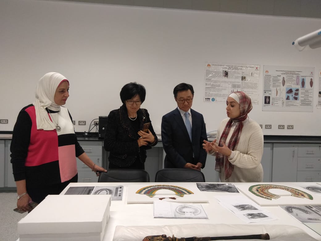 زيارة سفير كوريا الجنوبية بالقاهرة وزوجته  للمتحف المصرى الك (6)