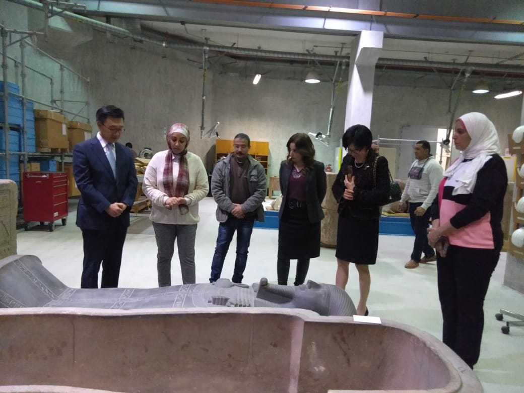 زيارة سفير كوريا الجنوبية بالقاهرة وزوجته  للمتحف المصرى الك (4)