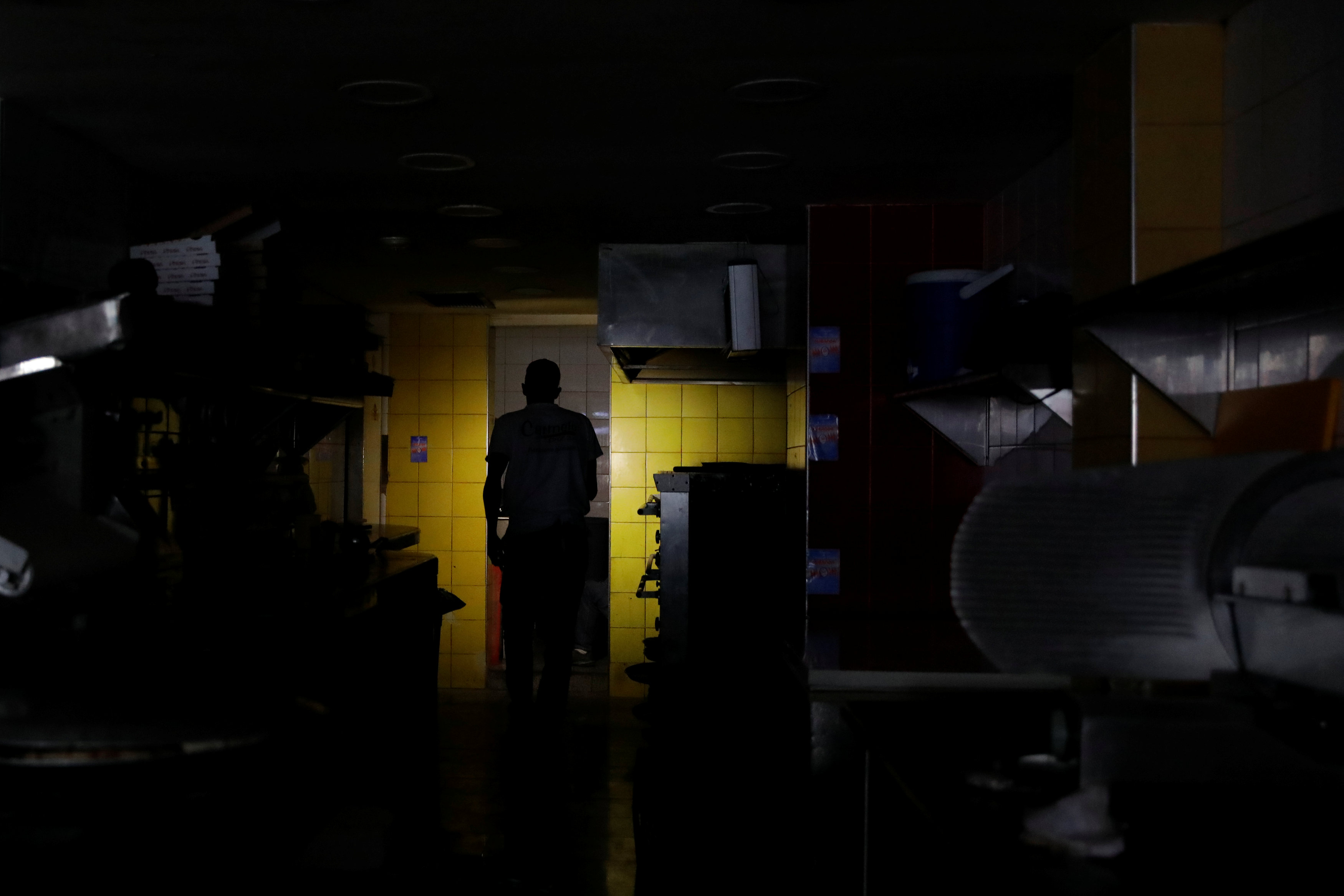 استمرار انقطاع الكهرباء عن العاصمة  الفنزويلية  كاراكاس  (1)