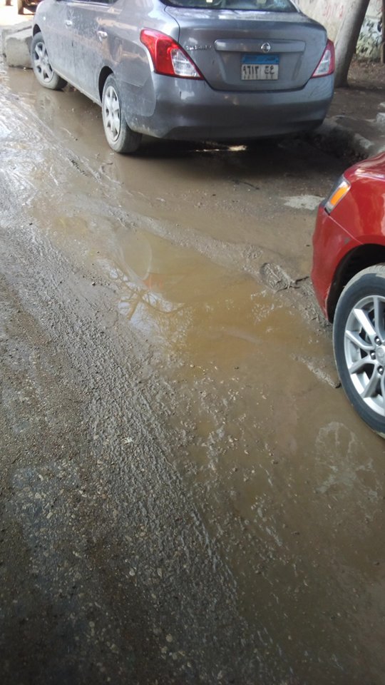 شوارع المهندسين تتحول لبرك وتغرق فى الوحل بسبب الحفر والأمطار (3)