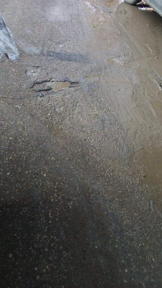 شوارع المهندسين تتحول لبرك وتغرق فى الوحل بسبب الحفر والأمطار (4)