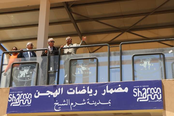 محافظ جنوب سيناء يتابع الأعمال النهائية لمضمار الهجن الدولى  (1)