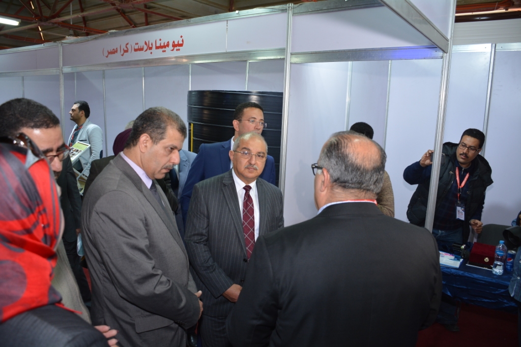 رئيس جامعة أسيوط وسكرتير عام المحافظة فى افتتاح المعرض التخصصي للبناء والتنفيذ والصناعات الهندسية (10)