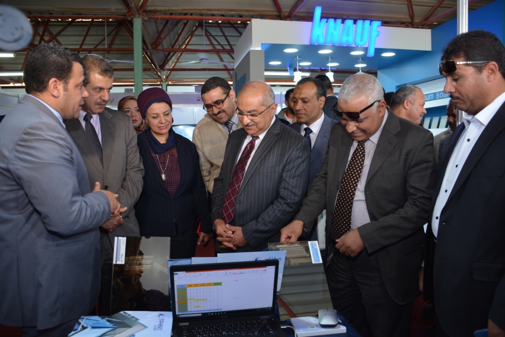 رئيس جامعة أسيوط وسكرتير عام المحافظة فى افتتاح المعرض التخصصي للبناء والتنفيذ والصناعات الهندسية (7)