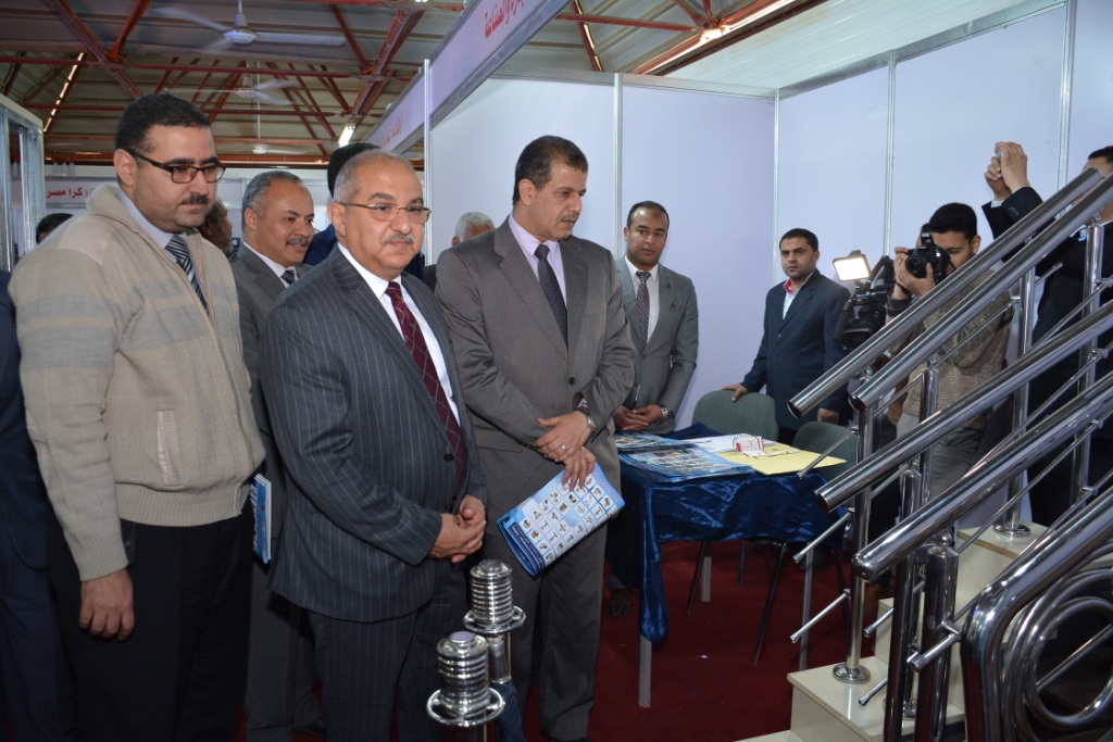 رئيس جامعة أسيوط وسكرتير عام المحافظة فى افتتاح المعرض التخصصي للبناء والتنفيذ والصناعات الهندسية (2)