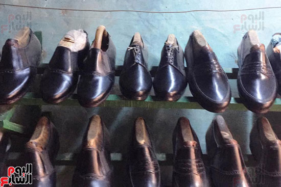 عم مصطفى أقدم صانع أحذية بسوهاج (11)