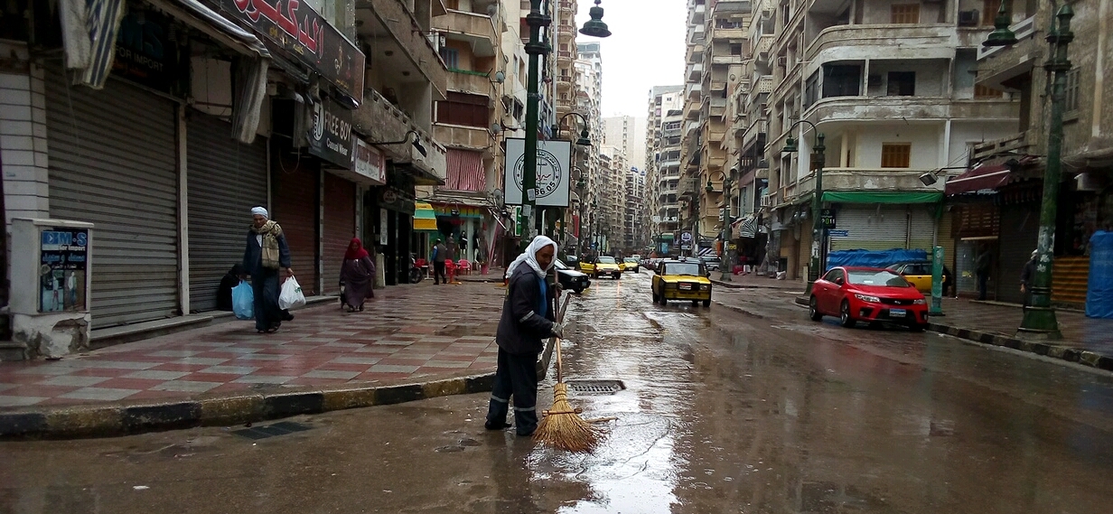 إزالة مياه الأمطار من شوارع الإسكندرية (2)