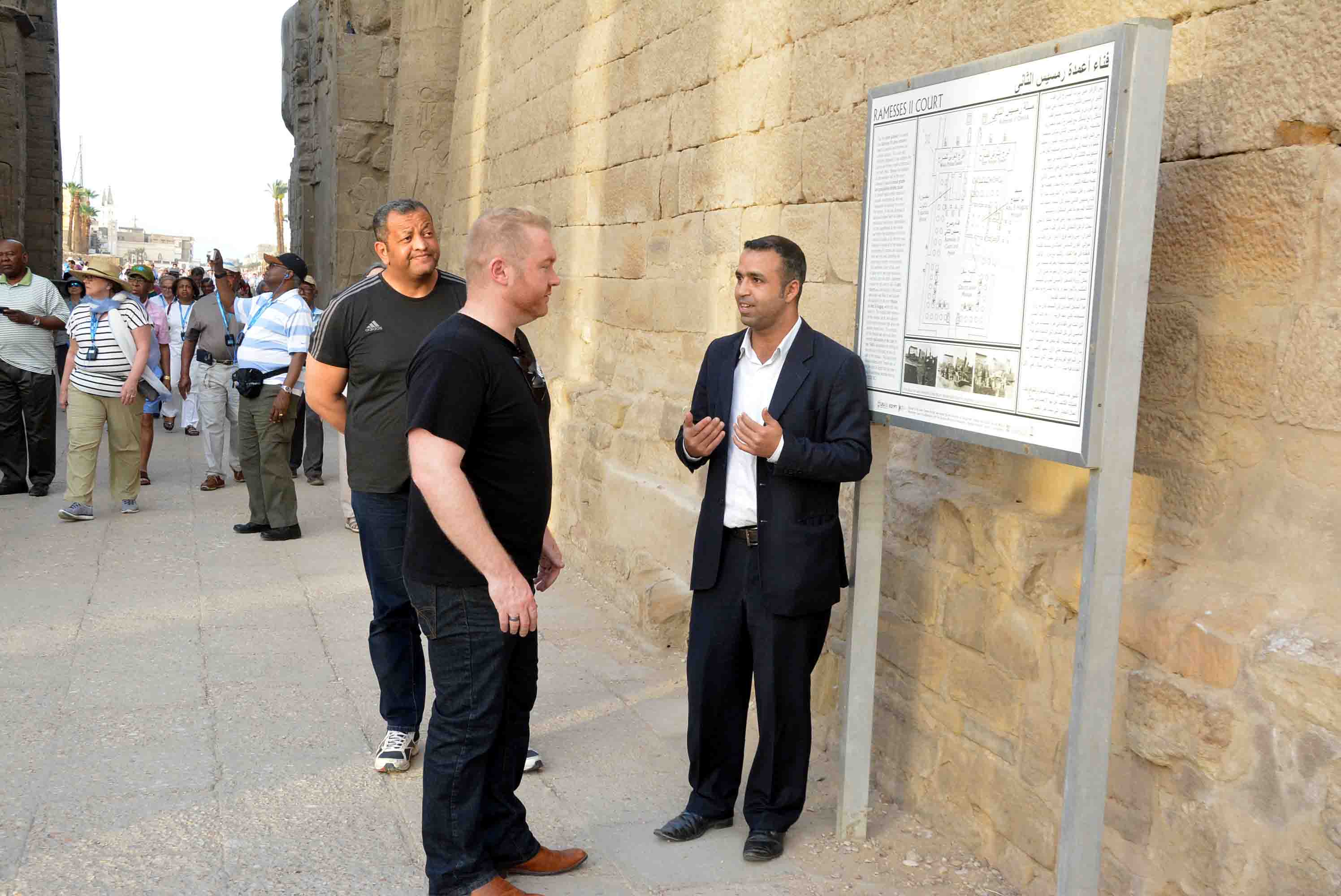 سفير نيوزلندا بالقاهرة يواصل جولاته السياحية بمعابد ومقابر الأقصر الفرعونية (4)