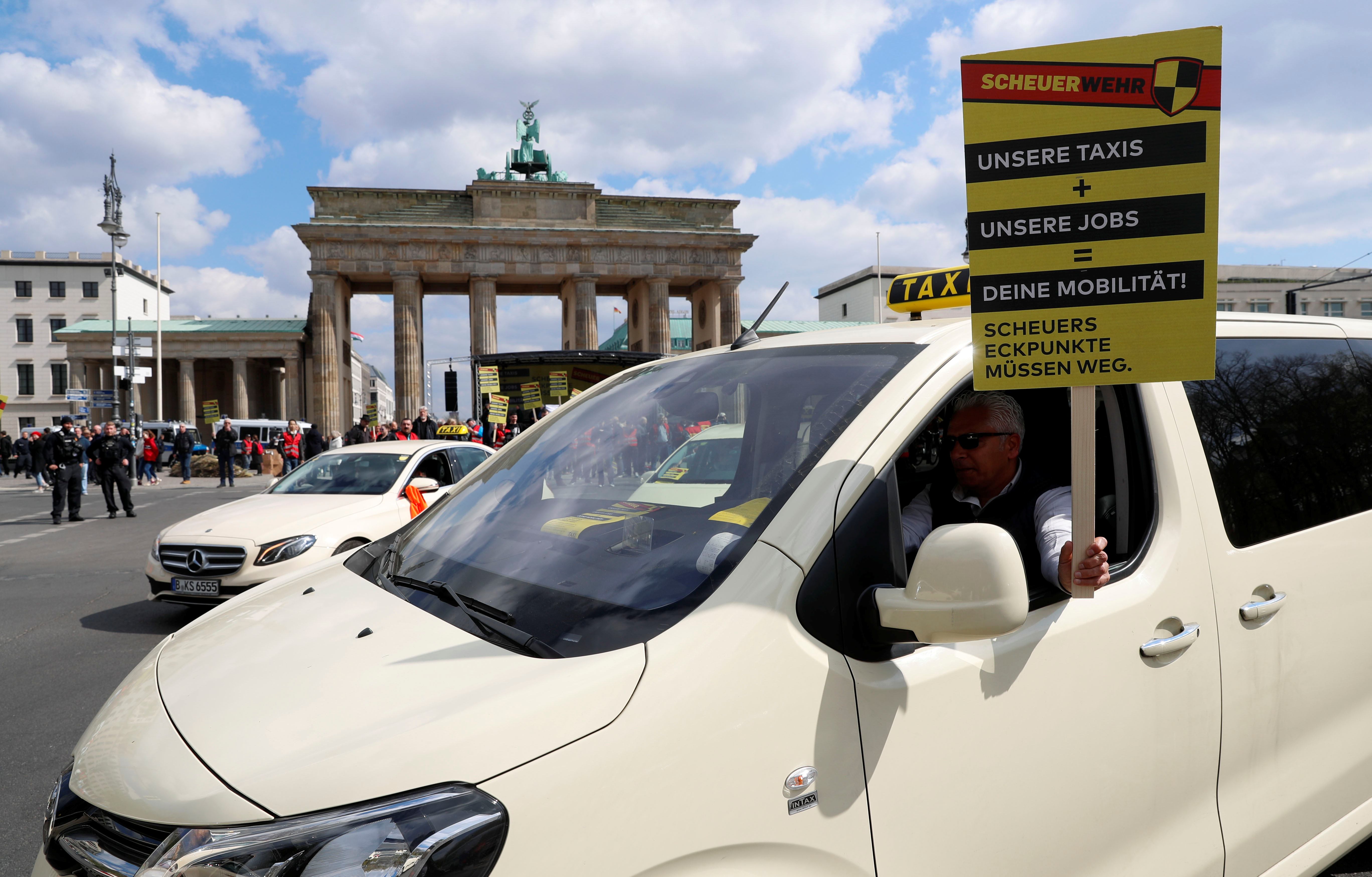 انتفاضة التاكسى تشل برلين (3)
