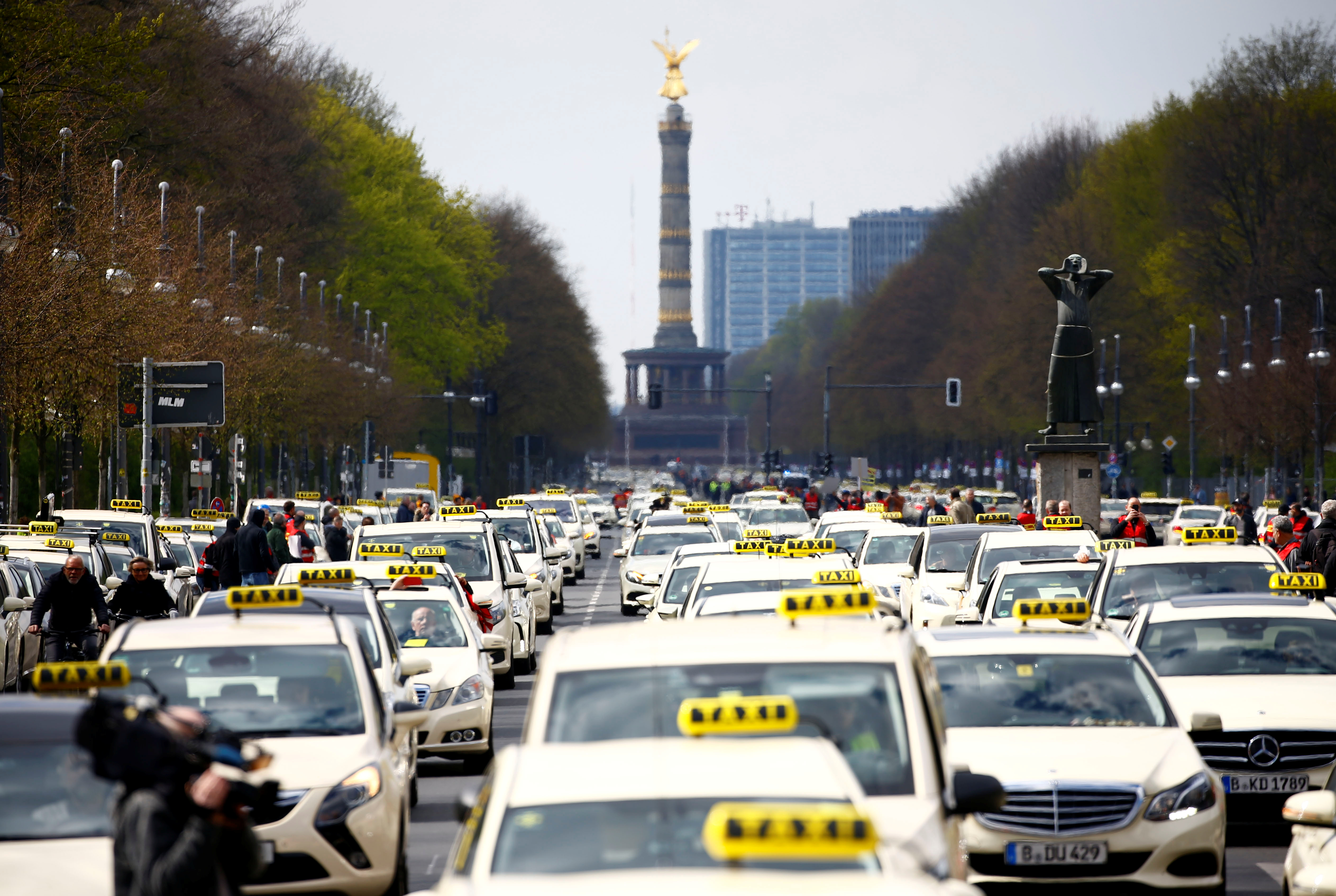 انتفاضة التاكسى تشل برلين (1)
