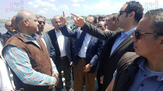 رئيس الوزراء يتفقد أعمال أول ميناء للصيد برشيد (4)