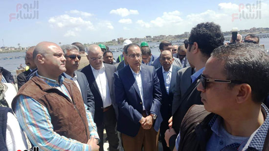 رئيس الوزراء يتفقد أعمال أول ميناء للصيد برشيد (5)
