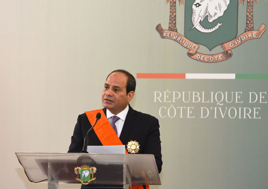 الرئيس السيسى يتقلد وسام الاستحقاق الوطنى فى كوت ديفوار (1)