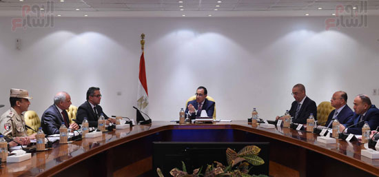 رئيس الوزراء يعقد اجتماعاً لمتابعة الموقف التنفيذي لتطوير المنطقة المحيطة بالمتحف المصري الكبير والفسطاط (4)