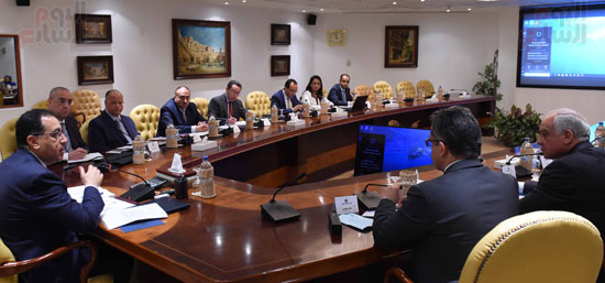 رئيس الوزراء يعقد اجتماعاً لمتابعة الموقف التنفيذي لتطوير المنطقة المحيطة بالمتحف المصري الكبير والفسطاط (1)