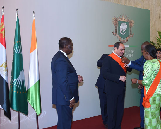 الرئيس السيسى يتقلد وسام الاستحقاق الوطنى فى كوت ديفوار (2)