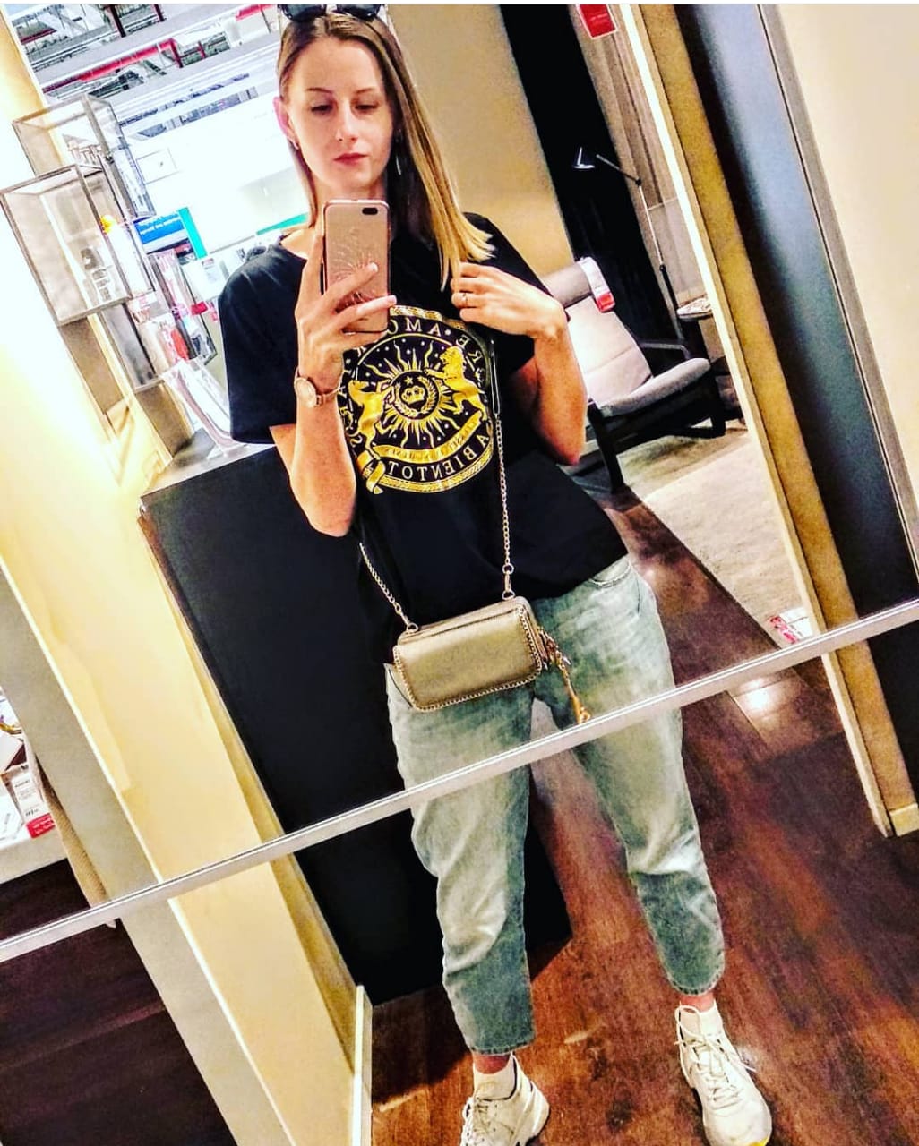 كاترين فى صورة سيلفى