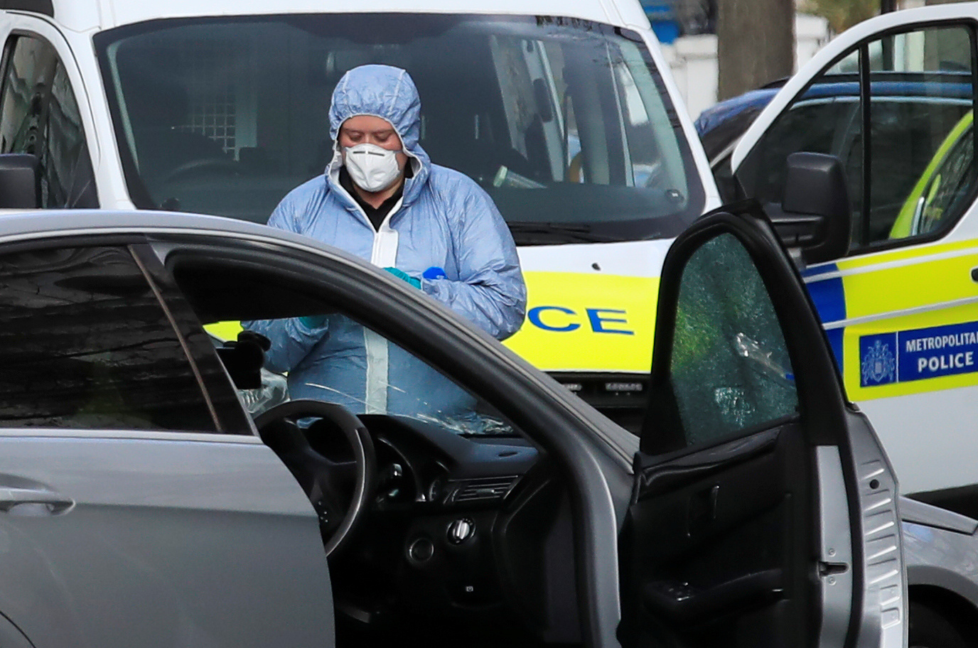 إطلاق النار على مركبة صدمت سيارة سفير أوكرانيا  (6)