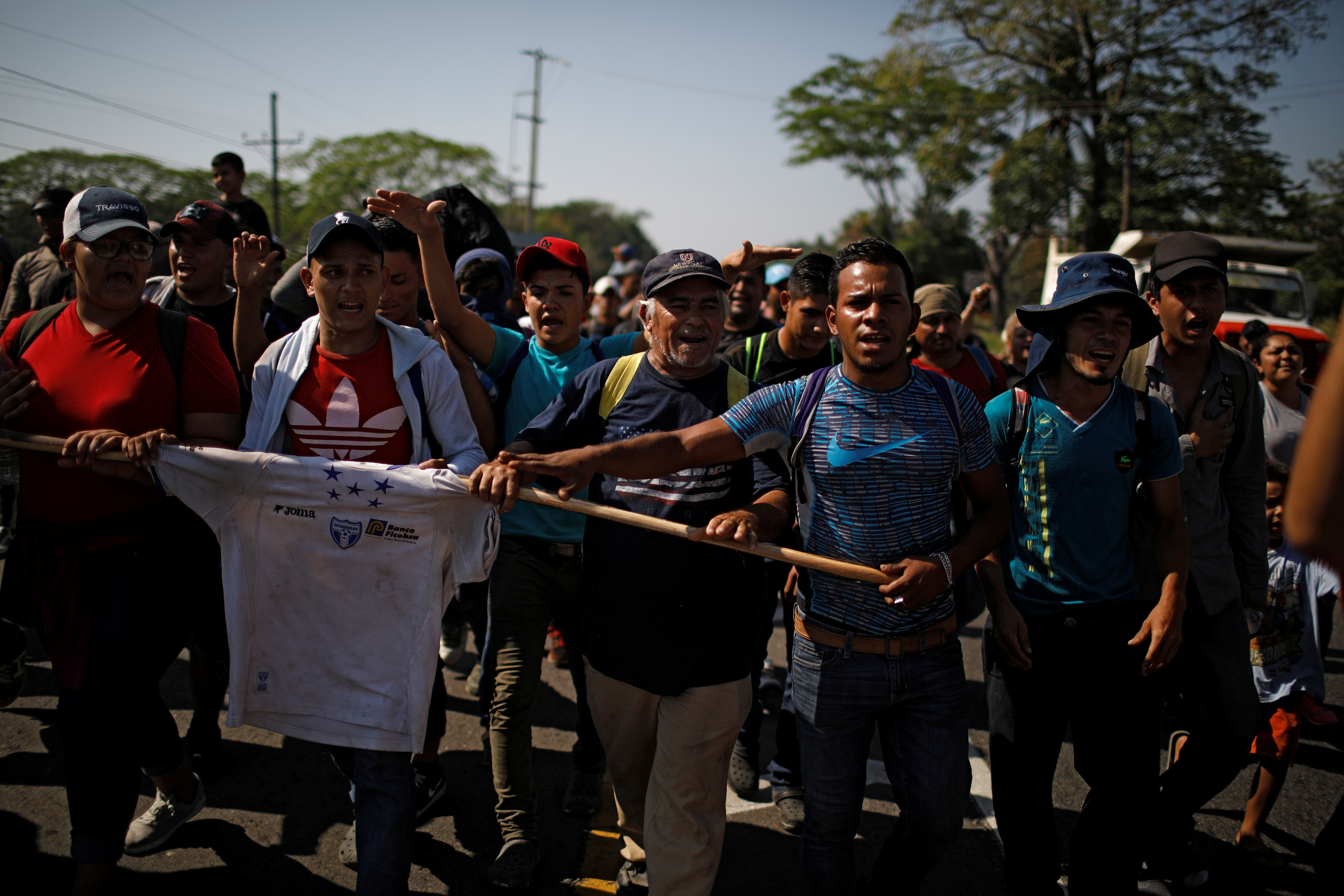 قافلة مهاجروين يزحفون باتجاه الولايات المتحدة (1)