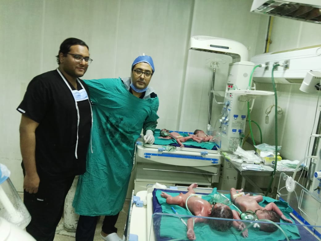 فريق النساء والتوليد بمستشفي الأقصر الدولي ينقذ سيدة حامل في 4 توائم بقيصرية مبكرة (2)