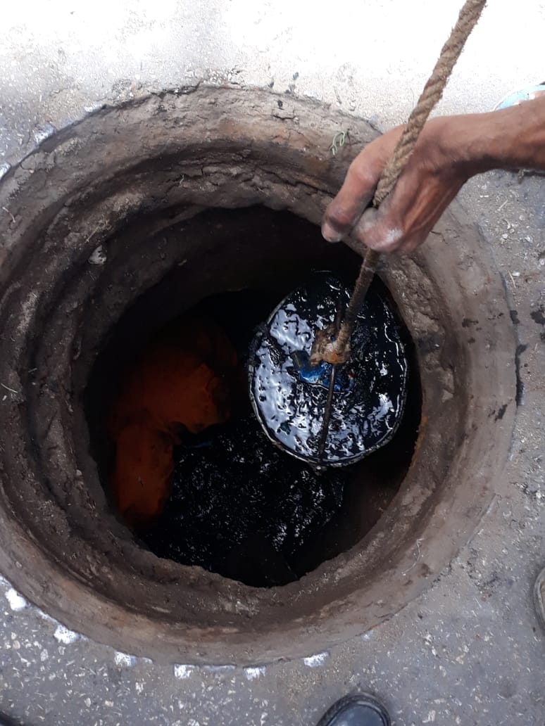 إدارة مياة الأقصر تبدء تطهير شبكات الصرف بمنطقة الحصرية بأرمنت لمواجهة فصل الصيف (6)