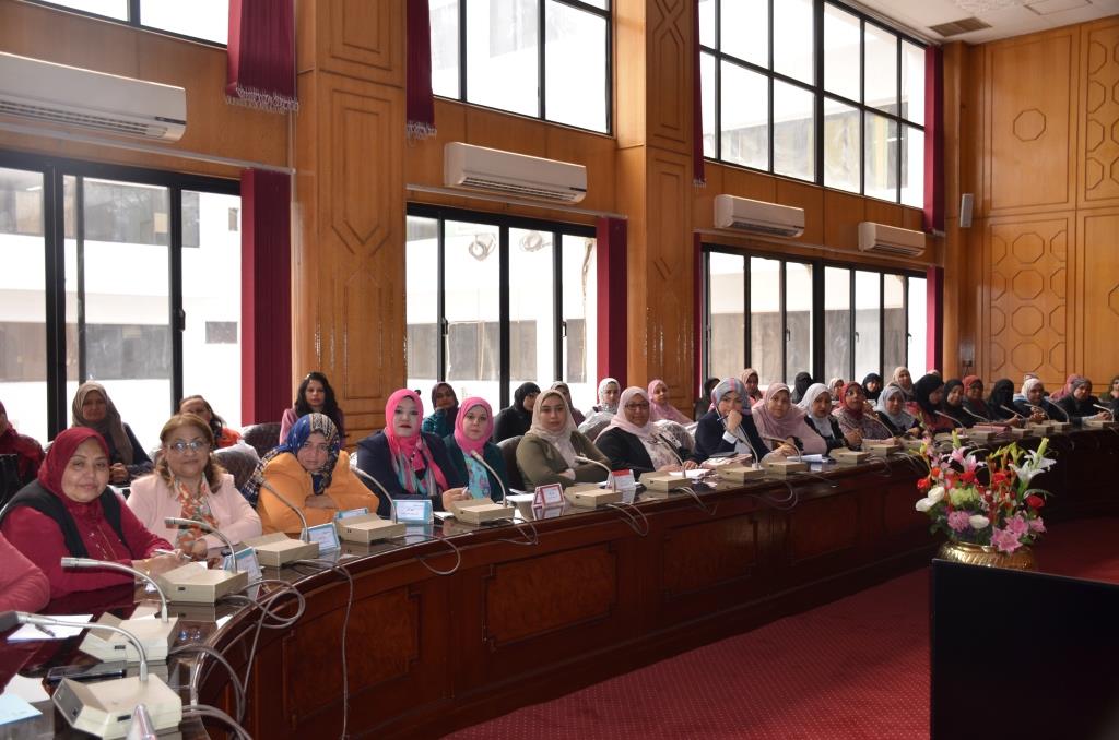 لقاء محافظ الإسماعيلية بأعضاء المجلس القومى للمرأة (4)
